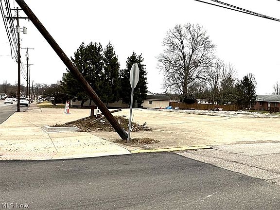 3rd image of 821 Highland Ave