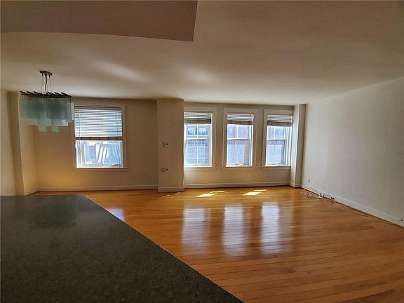 4th image of 229 Ward Pkwy APT 803B