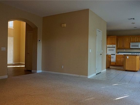 3rd image of 751 Via Paraiso Cir