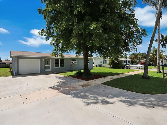 3rd image of 328 Emerson Cir
