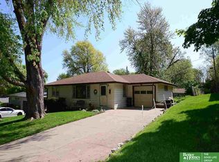 7705 Sunset Dr, Ralston, NE 68127