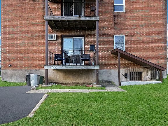 3rd image of 300 W Ashland Ave #0