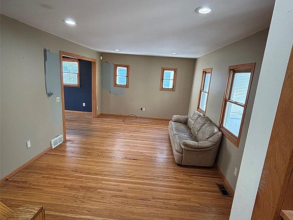 5th image of 1535 Ruffner Ave