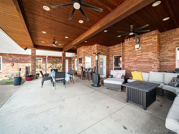 5th image of 1215 Lyndsey Ln