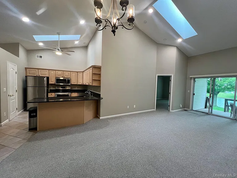 703 Constance Ln — Photo 5