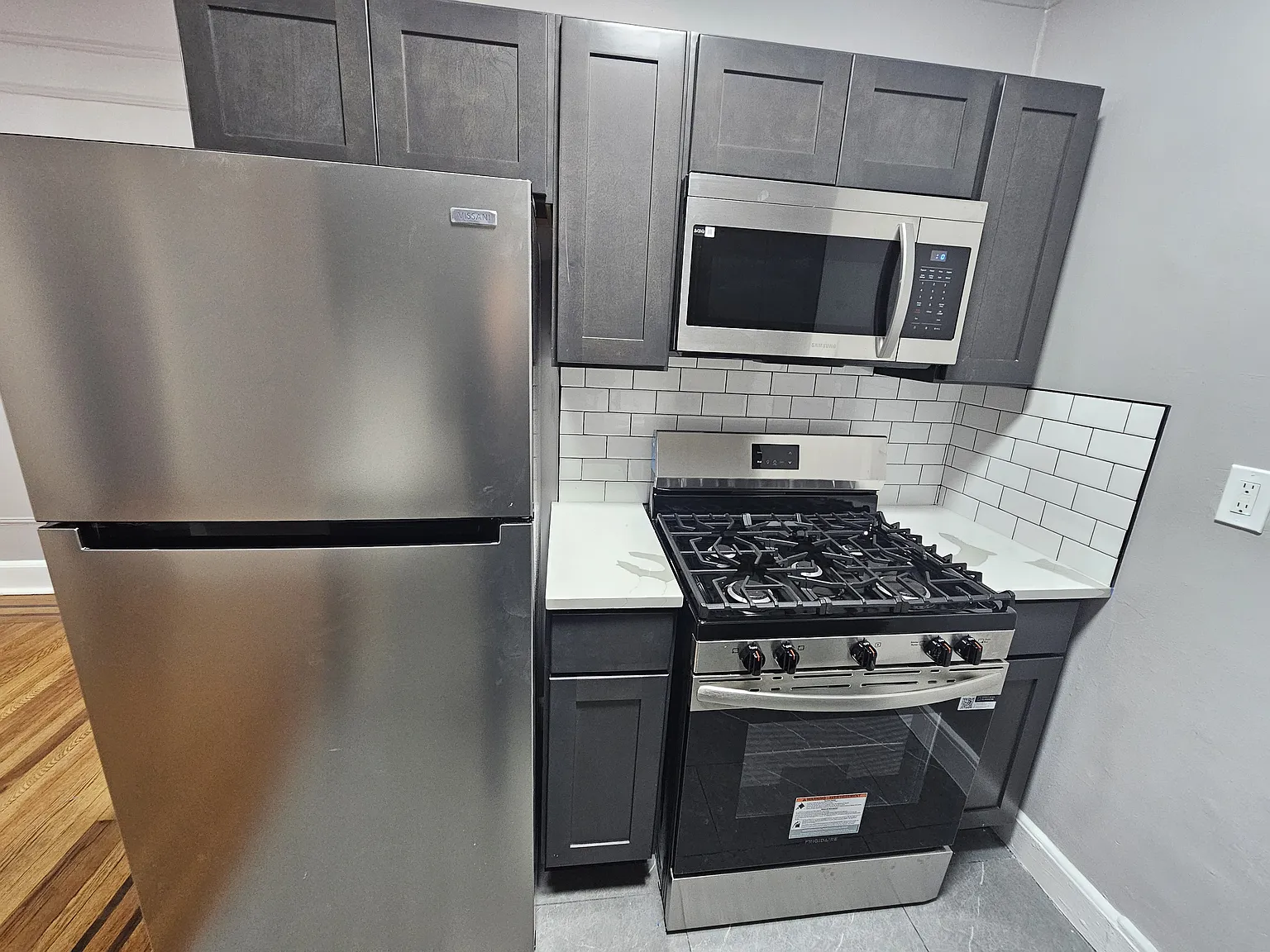 2 bed, 1000 sqft, $2,100 — Photo 4