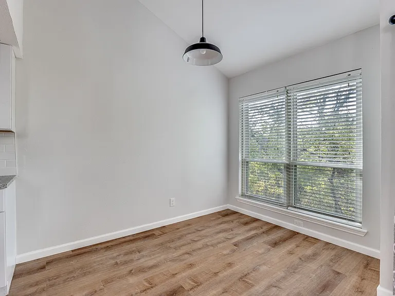 Creekside Condominumums — Photo 13