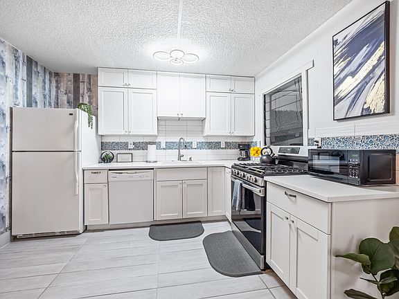 5th image of 75-6008 Alii Dr APT 104