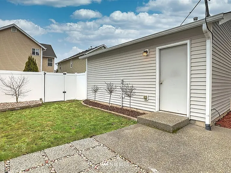 1295 Hudson St — Photo 19