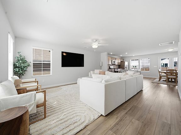 2nd image of 512 Silverbow Dr