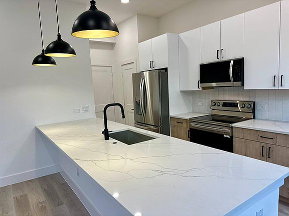 2nd image of 7311 Amour Vallon Pl