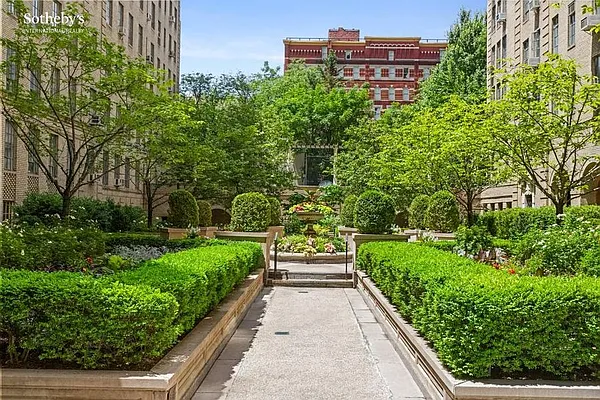 Rented by Sotheby's International Realty | media 16