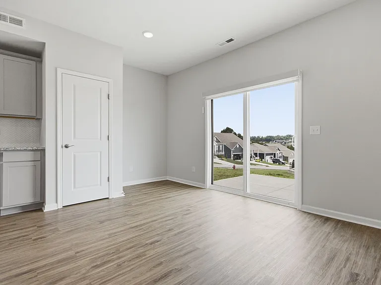 3901 Sadie St — Photo 9