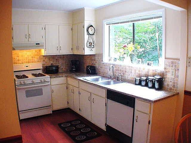 Beautifullly renovated kitchen with granite counter top.