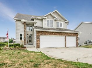6816 Sweetwater Dr, Des Moines, IA 50320