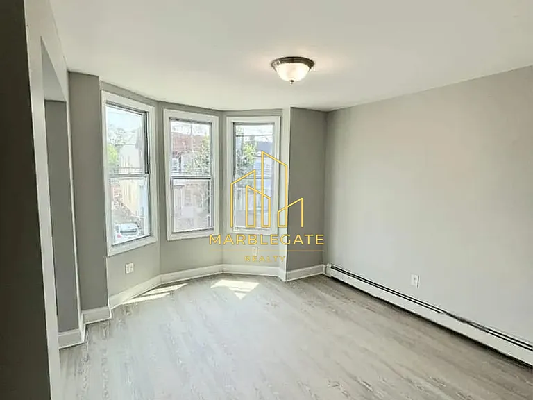 591 S 19th St #11 — Photo 2