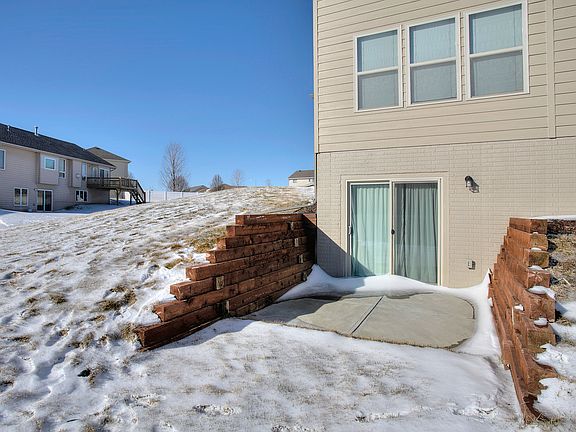 4th image of 17005 Doreen Cir