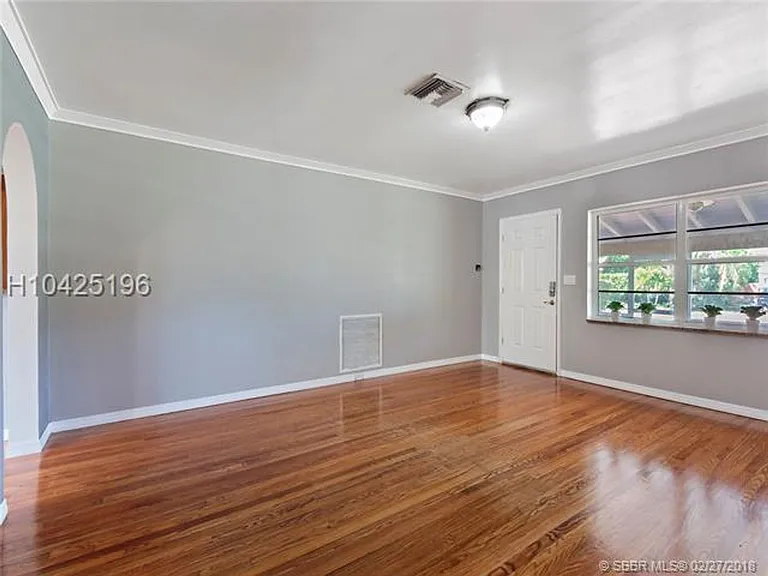 1404 Plunkett St — Photo 7