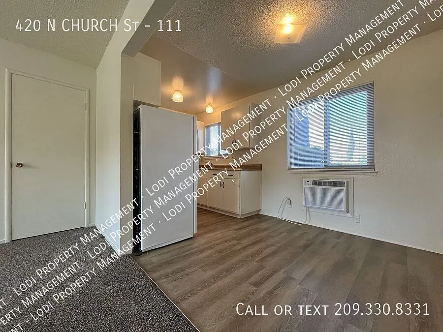 Downstairs 2 Bedroom Apartment — Photo 4