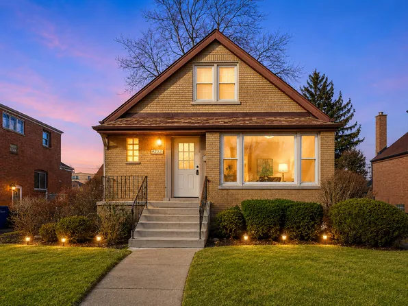 4232 W 109th St, Oak Lawn, IL 60453