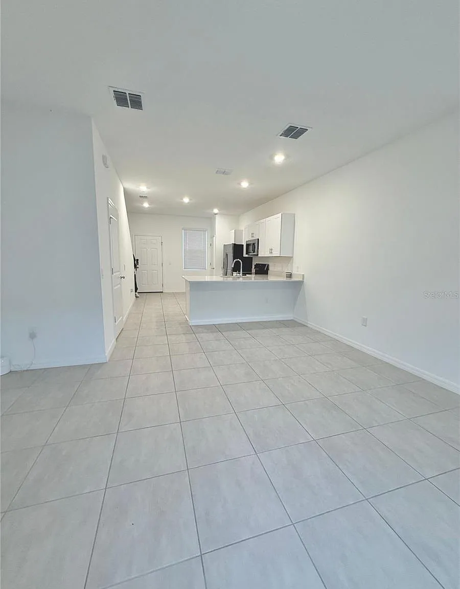 2 bed, 2.5 bath, 1023 sqft, $1,600 — Photo 4