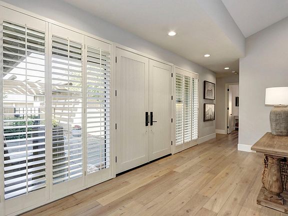 3rd image of 11408 Huntington Village Ln