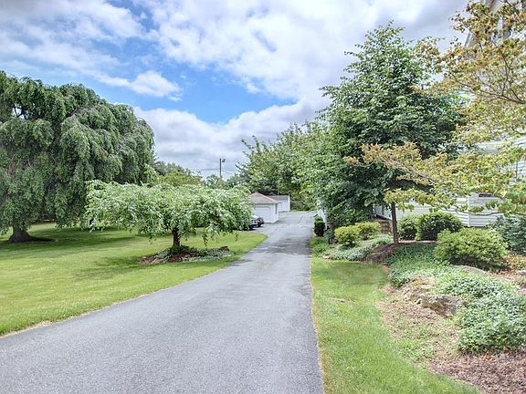 3rd image of 2824 Freemansburg Ave
