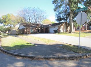 858 Silverpines Rd, Houston, TX 77062