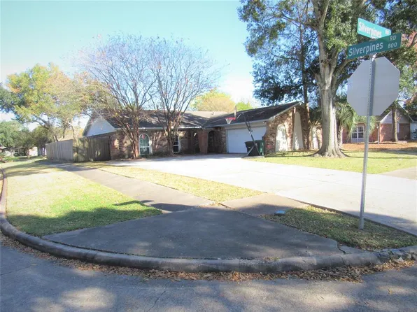 858 Silverpines Rd, Houston, TX 77062