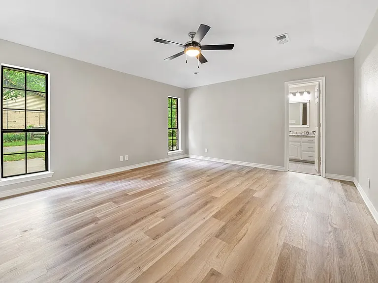 306 Westpark Dr N — Photo 12
