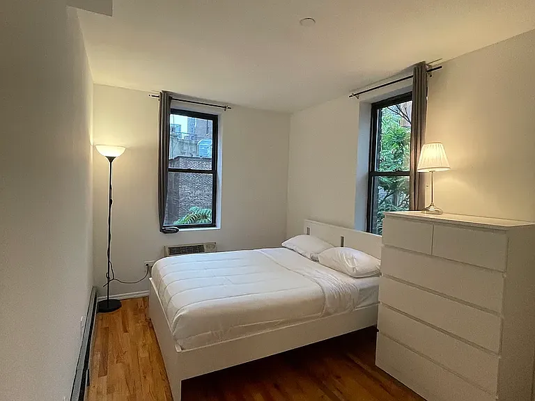 407 W 51st St #3E — Photo 8