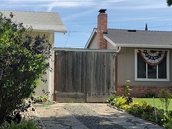 2nd image of 1474 Branham Ln
