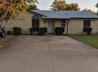1003 Plover Ln, Arlington, TX 76015
