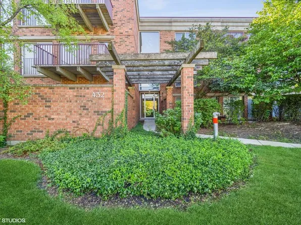 432 Kelburn Rd APT 123, Deerfield, IL 60015