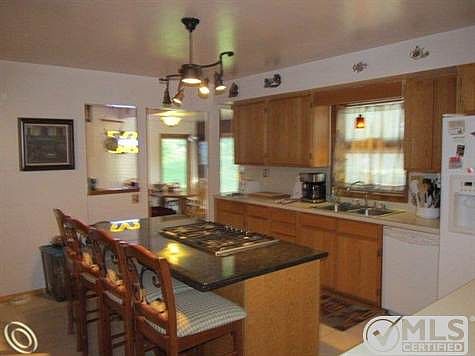 Gourmet Island Kitchen