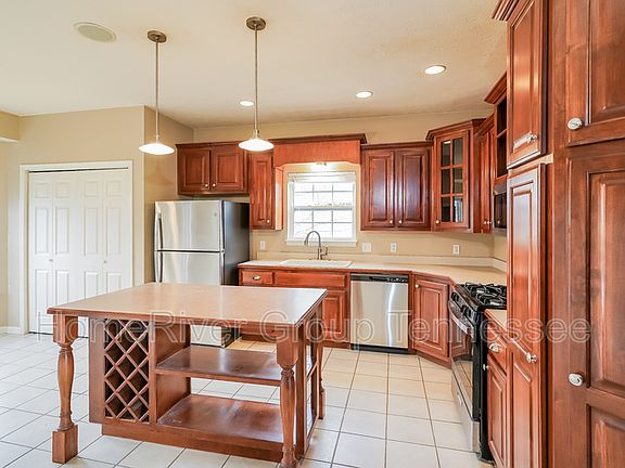 5th image of 128 Iroquois Dr