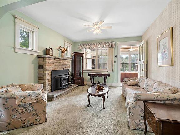 5th image of 555 Hamilton St
