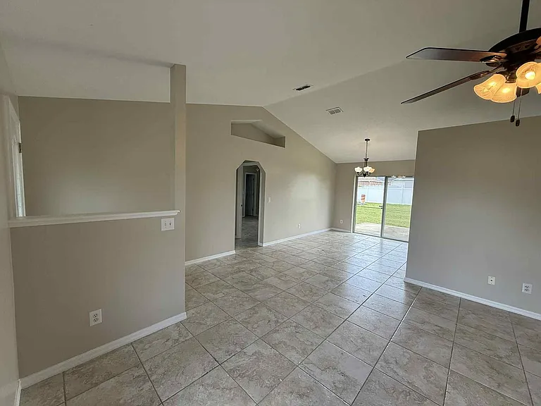 17 Hemlock Radial Ct — Photo 9
