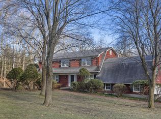 245 Indian Trail Dr, Franklin Lakes, NJ 07417
