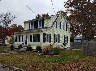 1096 Bullocks Point Ave, Riverside, RI 02915
