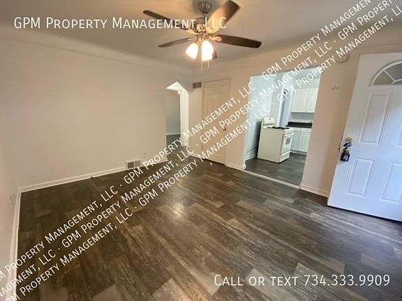 4th image of 2181 Morris Ave