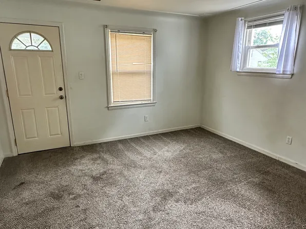 8677 Maxwell Ave, Warren, MI 48089