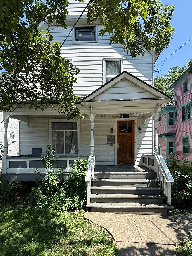 2 bed, 1.0 bath, $1,175 — Photo 2