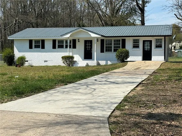 852 City Pond Cir, Winder, GA 30680