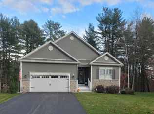 32 Harvest Moon Rd, Londonderry, NH 03053