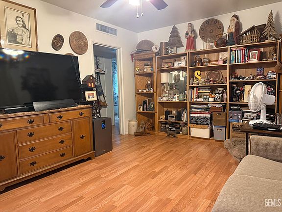 4th image of 2917 Chester Ln
