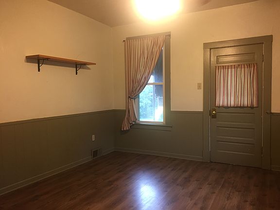 Plenty of room for a table ??