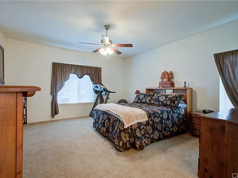 1411 Esplanade Dr — Photo 5