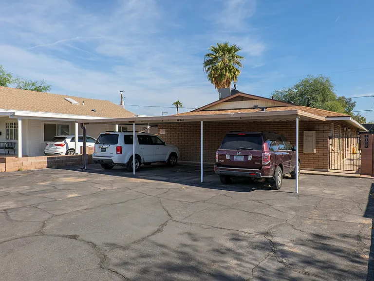 2025 N Richland St #B — Photo 16