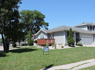 1222 S 12th St, Grand Forks, ND 58201